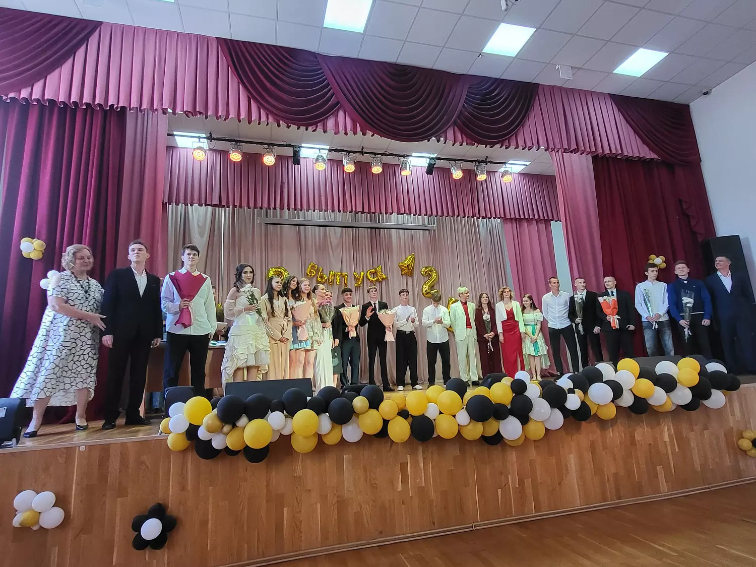 Школьные выпускные отпраздновали в Советском районе